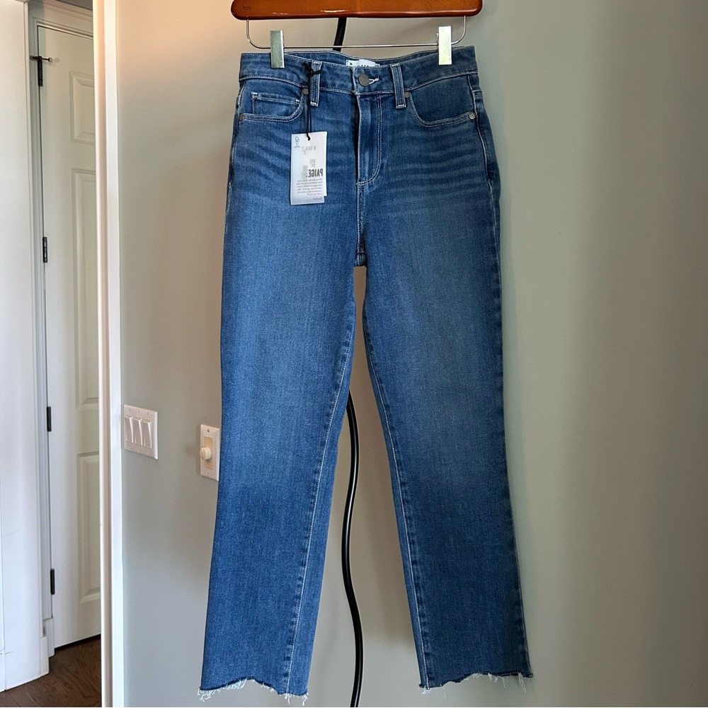 NWT PAIGE
HOXTON SLIM DISTRESSED CROP LEG